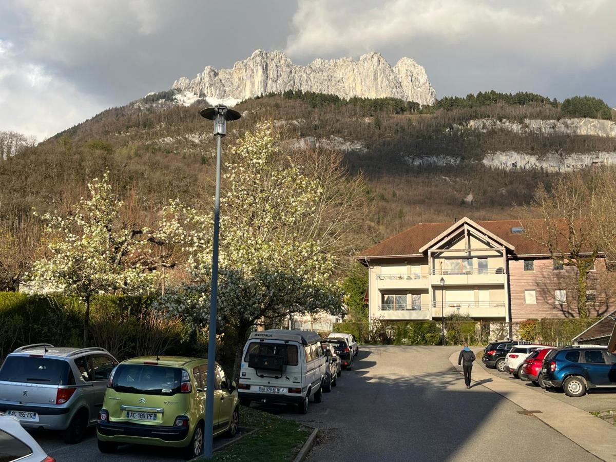 Entre Lac D'Annecy Et Montagnes, Golf Et Parapente A Pieds Talloires-Montmin Exterior foto